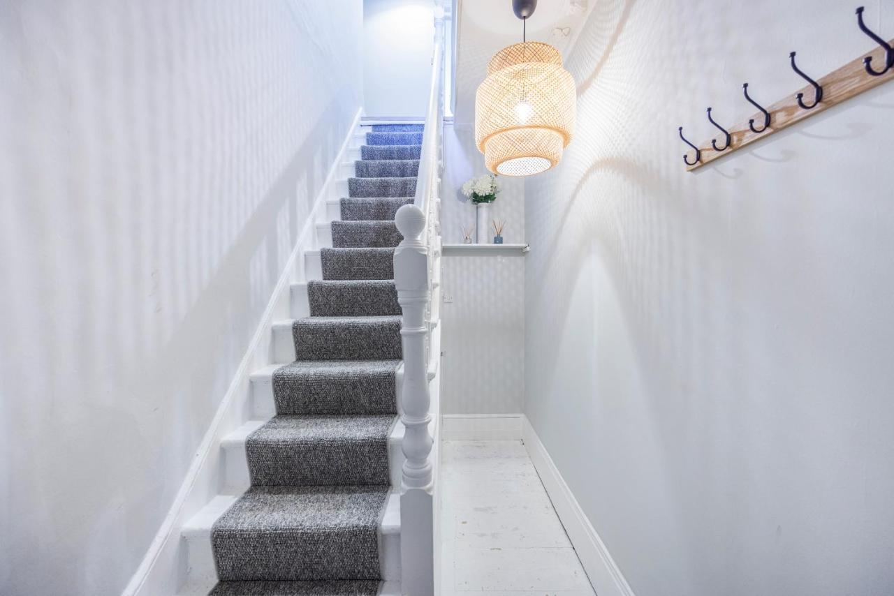 Welcomestay Colliers Wood Two Bed Apartment - Home Away From Home Londra Esterno foto