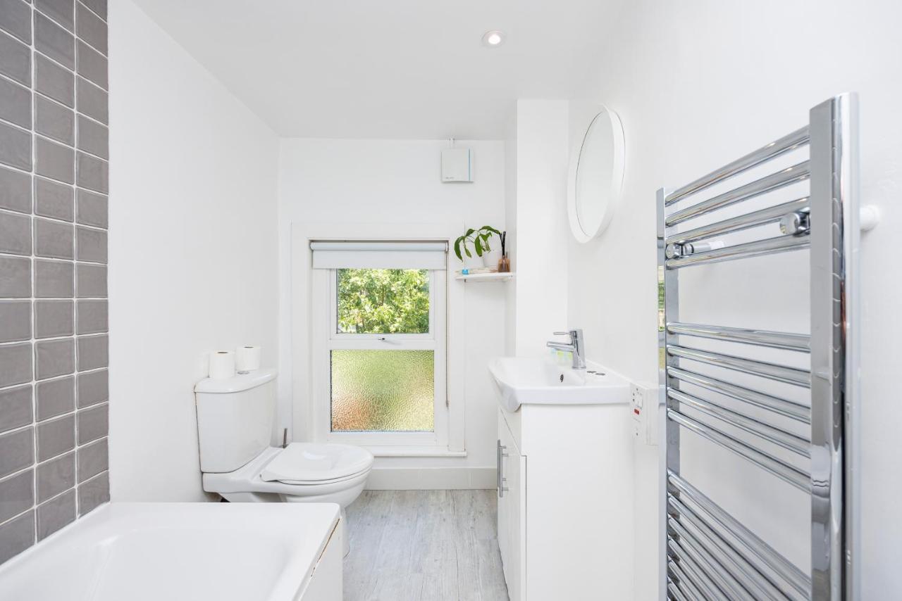 Welcomestay Colliers Wood Two Bed Apartment - Home Away From Home Londra Esterno foto